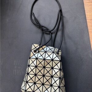 Geometric Patterned gold bucket Tote Bag